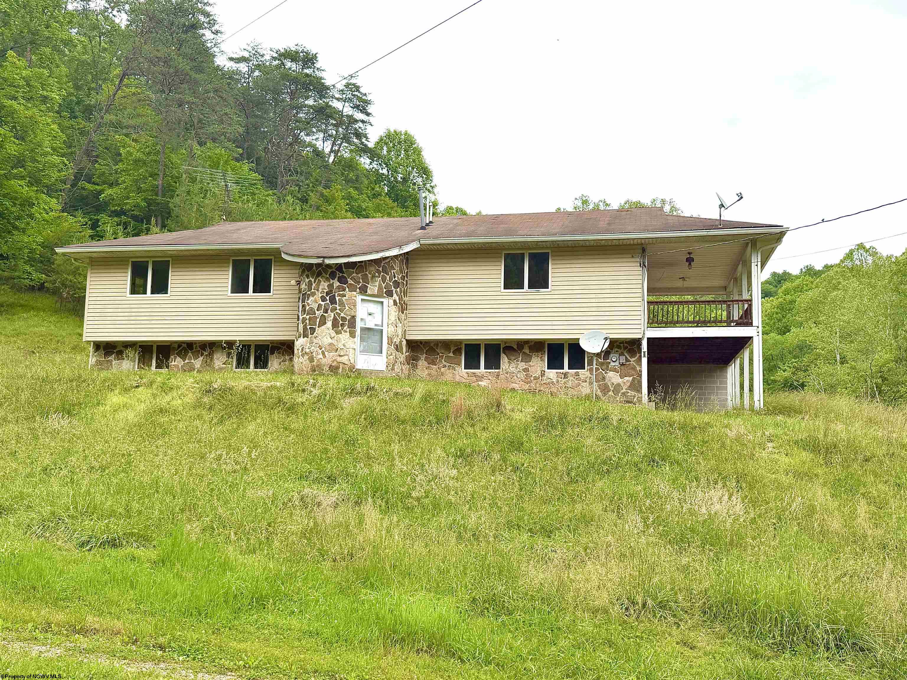 973 Bonnett Hollow Glenville WV 26351