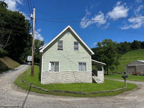 1213 Plum Run Road Mannington WV 26582