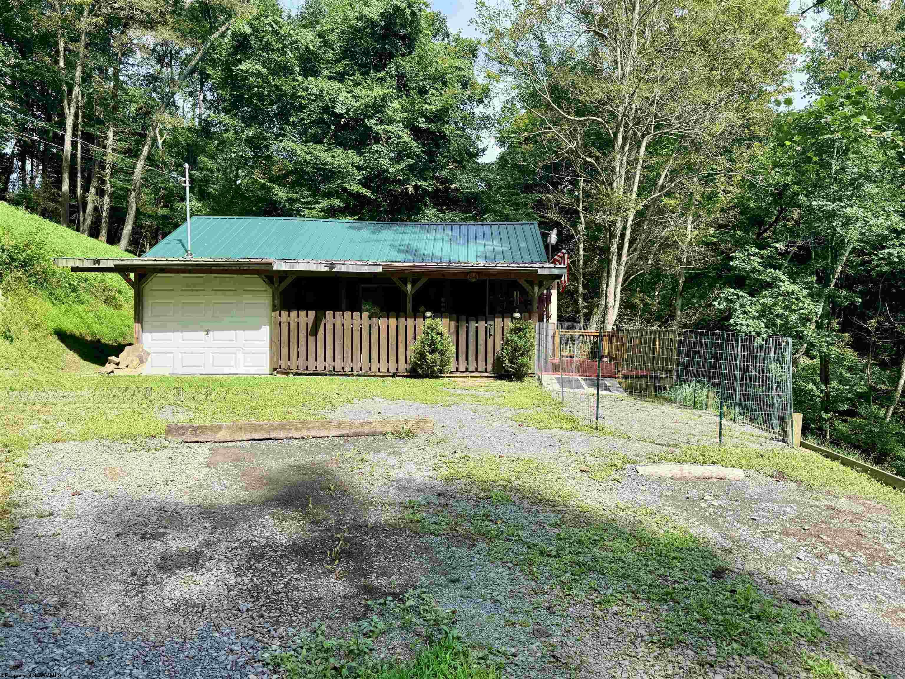 84 Billingsley Hollow Road Fairview WV 26570
