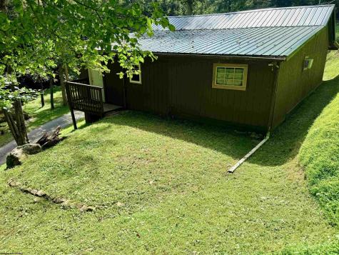 84 Billingsley Hollow Road Fairview WV 26570