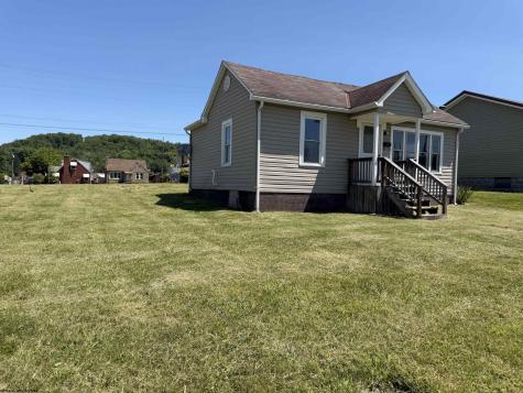 8267 Elk Avenue Stonewood WV 26301