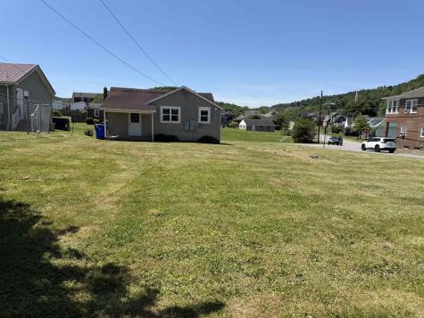 8267 Elk Avenue Stonewood WV 26301