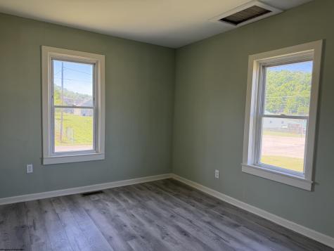 8267 Elk Avenue Stonewood WV 26301