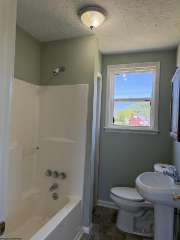 8267 Elk Avenue Stonewood WV 26301