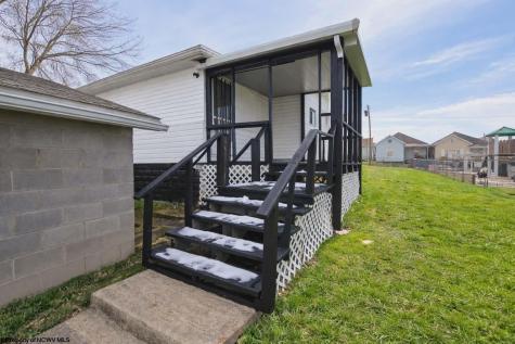 407 West Virginia Avenue Nutter Fort WV 26301