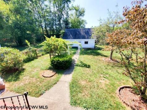 15 Trump Avenue Uniontown PA 15401