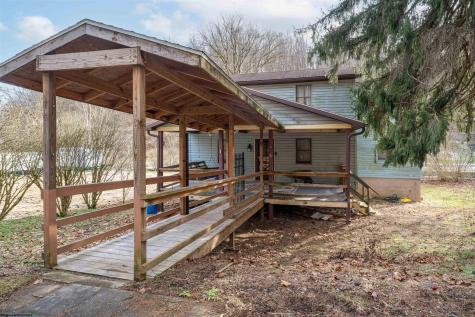 67 Mason Dixon Highway Maidsville WV 26541