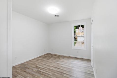 1260 College Park Fairmont WV 26554