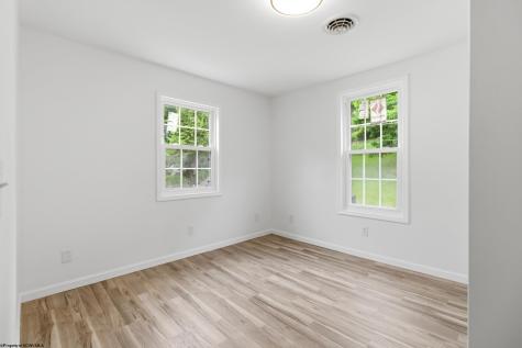 1260 College Park Fairmont WV 26554