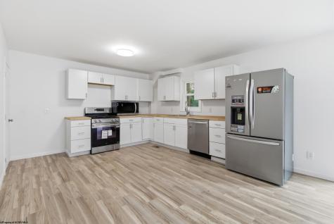 1260 College Park Fairmont WV 26554
