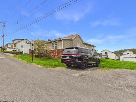521 Kensington Avenue Star City WV 26505