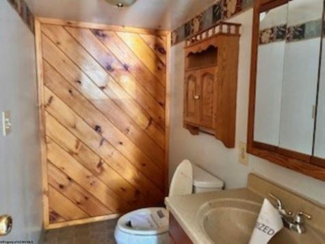 1421 Francis Mine Road Fairmont WV 26554