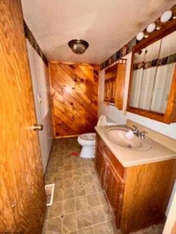 1421 Francis Mine Road Fairmont WV 26554