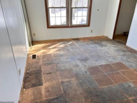 1421 Francis Mine Road Fairmont WV 26554