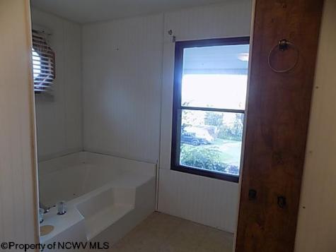 1076 Kingwood Pike Morgantown WV 26508