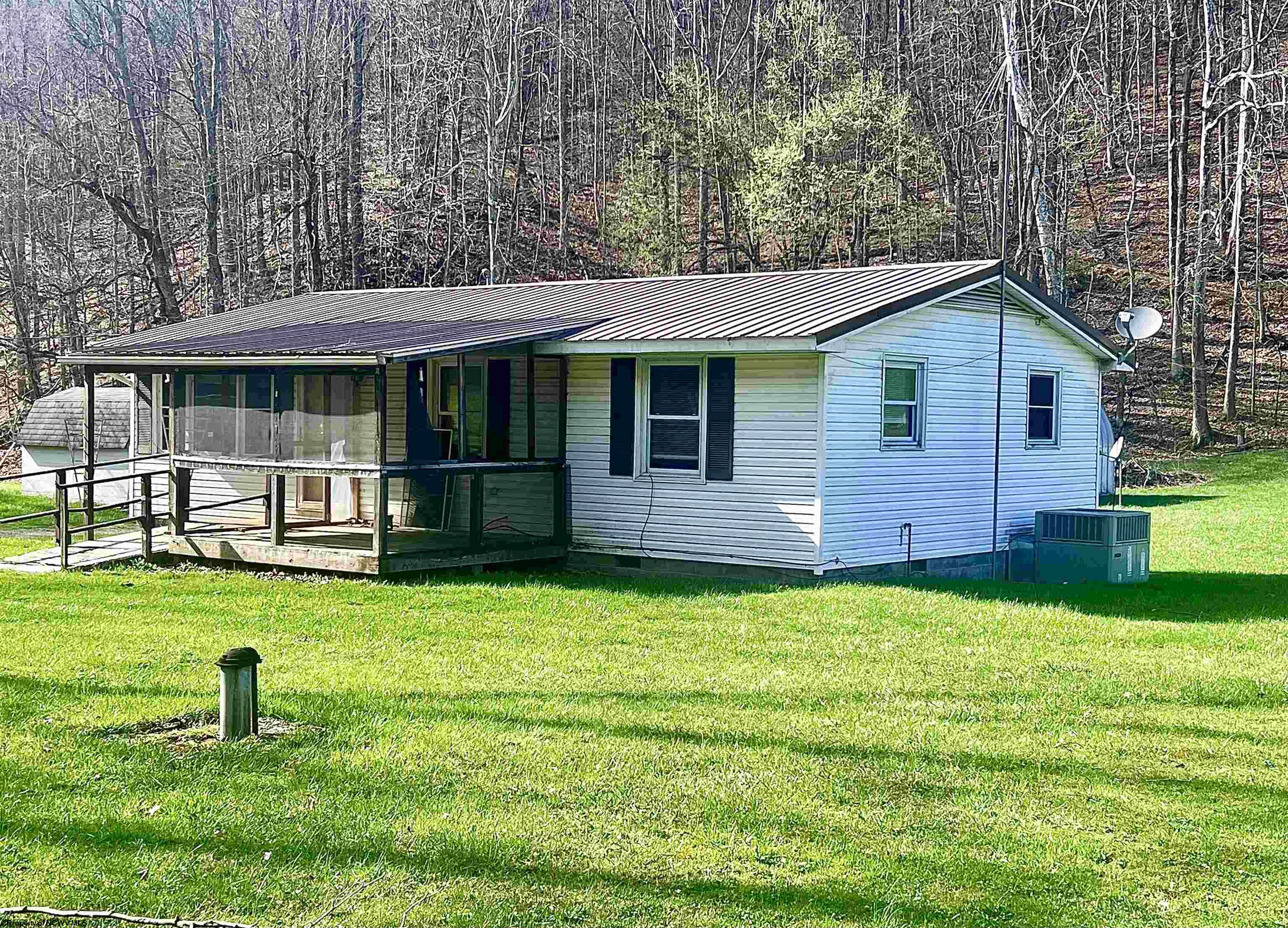 829 Schoonover Hollow Beverly WV 26253