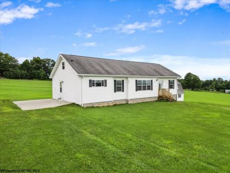 71 Greenwood Drive Aurora WV 26705