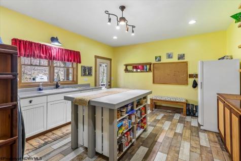 2246 Cravens Run Road Elkins WV 26241