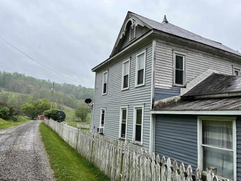 911 Wheeler Fork Road Horner WV 26372