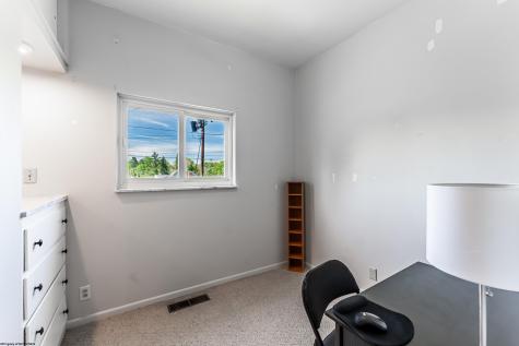 913 Fleming Avenue Fairmont WV 26554