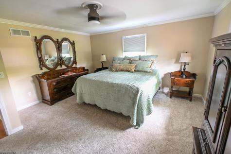 1337 Dogwood Avenue Morgantown WV 26505-2307