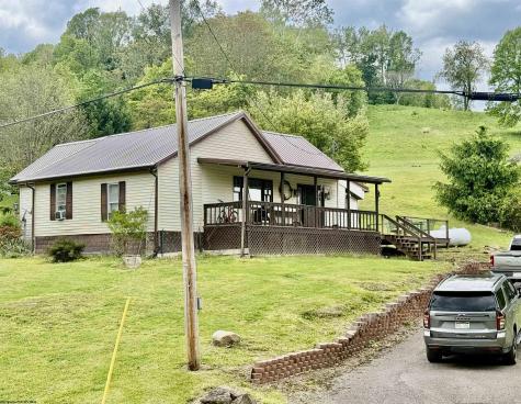 669 W Hill Road Grafton WV 26354