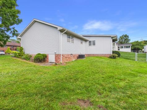 119 Driftwood Road Bridgeport WV 26330-9819