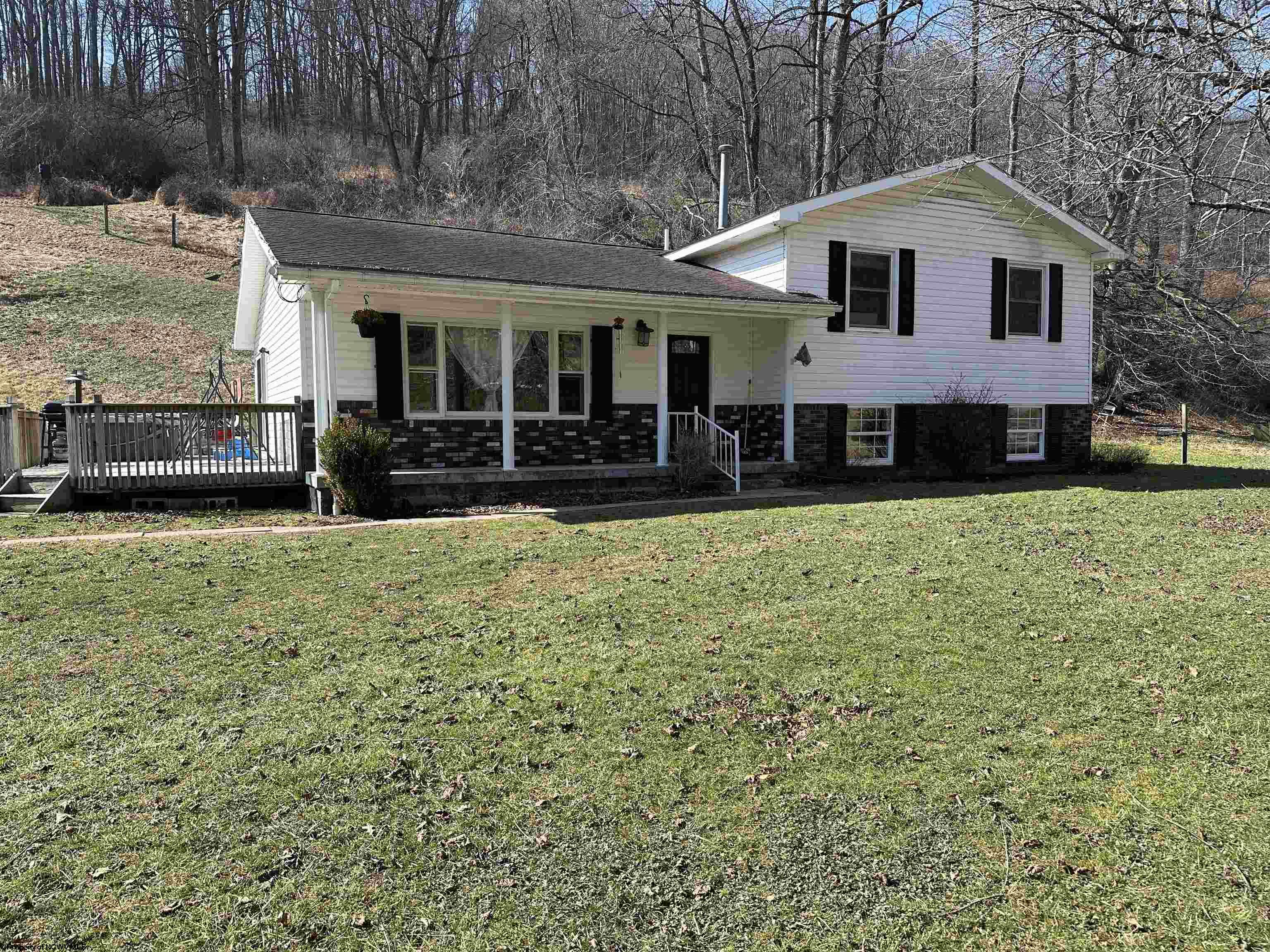 79 Punkin Center Road Fairview WV 26570