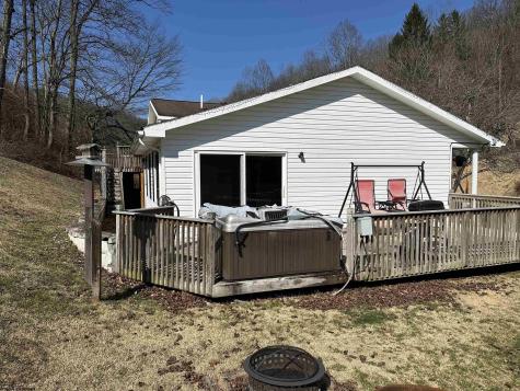 79 Punkin Center Road Fairview WV 26570