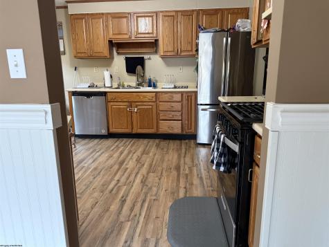 79 Punkin Center Road Fairview WV 26570