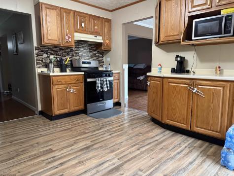 79 Punkin Center Road Fairview WV 26570