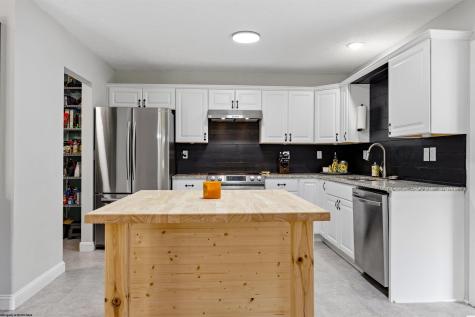 1102 Deerfield Drive Fairmont WV 26554