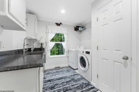 65 Holleran Heights Kingwood WV 26537