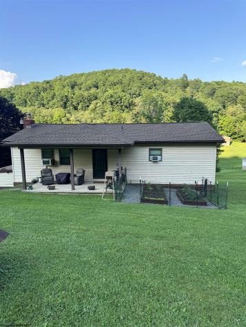 835 Morgantown Avenue Newburg WV 26410