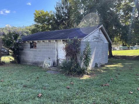 8 Skin Creek Road Weston WV 26452