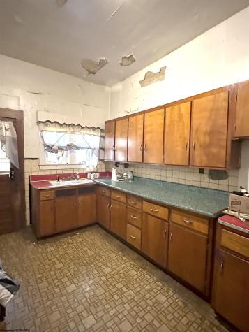 515 Court Avenue Weston WV 26452