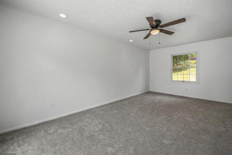33 Elephant Walk Fairmont WV 26554