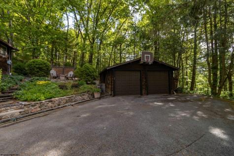 302 Pineview Drive Clarksburg WV 26301