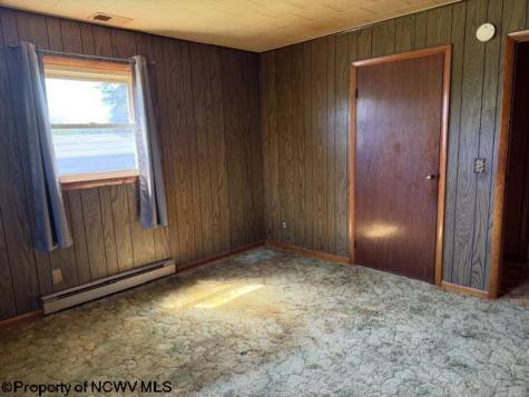 88 Curtis Lane Belington WV 26250