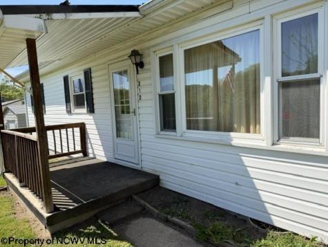 88 Curtis Lane Belington WV 26250