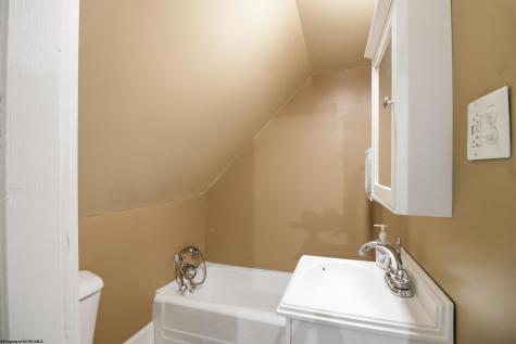 5 Woodside Drive Fairmont WV 26554