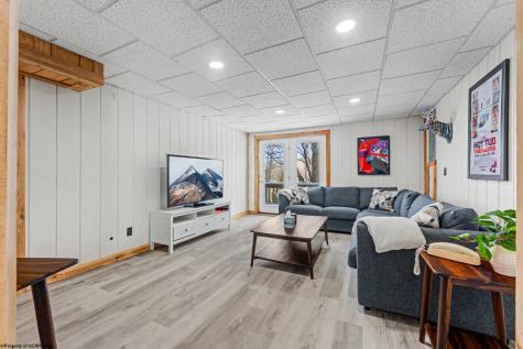 53 Ski In Court Davis WV 26260