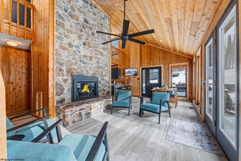53 Ski In Court Davis WV 26260