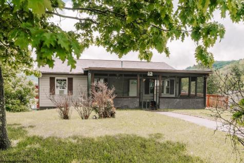 12 Goldenrod Lane Clarksburg WV 26301