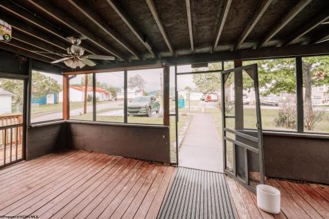 12 Goldenrod Lane Clarksburg WV 26301