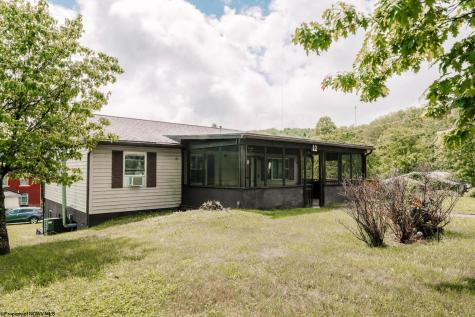 12 Goldenrod Lane Clarksburg WV 26301