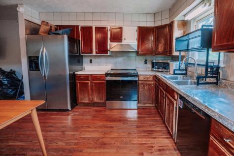 12 Goldenrod Lane Clarksburg WV 26301