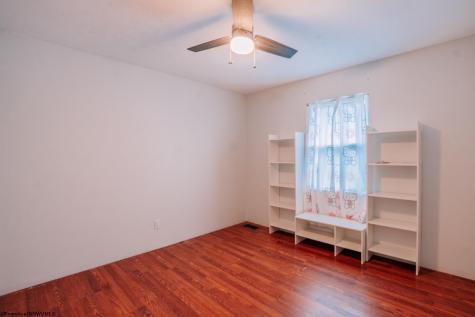 12 Goldenrod Lane Clarksburg WV 26301