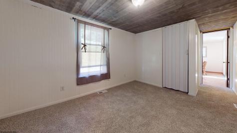 1365 Chestnut Street Idamay WV 26576