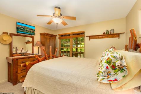 206 Columbine Circle Terra Alta WV 26764